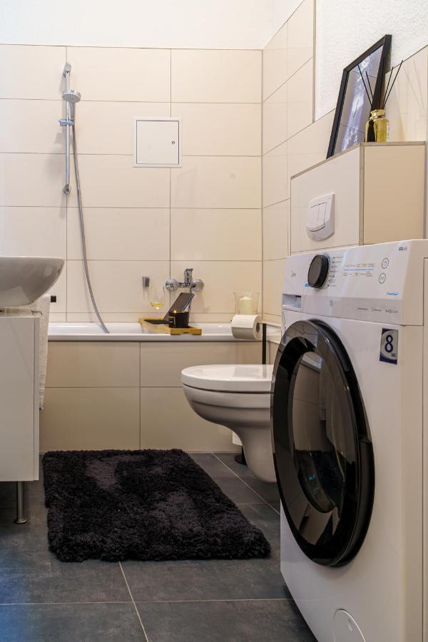 Suite Fuer 4 Mit Terrasse Im Herzen Der Innenstadt Σβερίν Εξωτερικό φωτογραφία